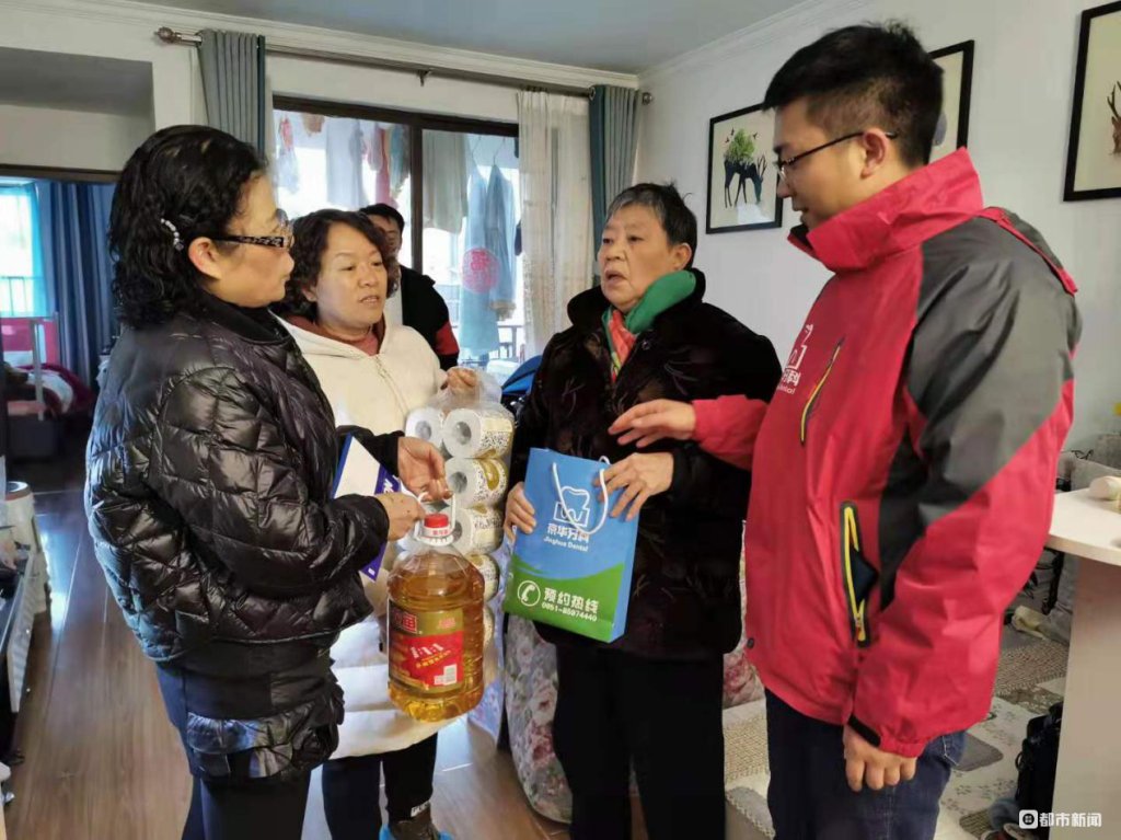 jaygokuk's tweet photo. Just spent an amazing Saturday with local volunteers packing 500 care kits for homeless seniors—small acts add up to big warmth!  #VolunteerLove https://t.co/uMXjSDtSWE