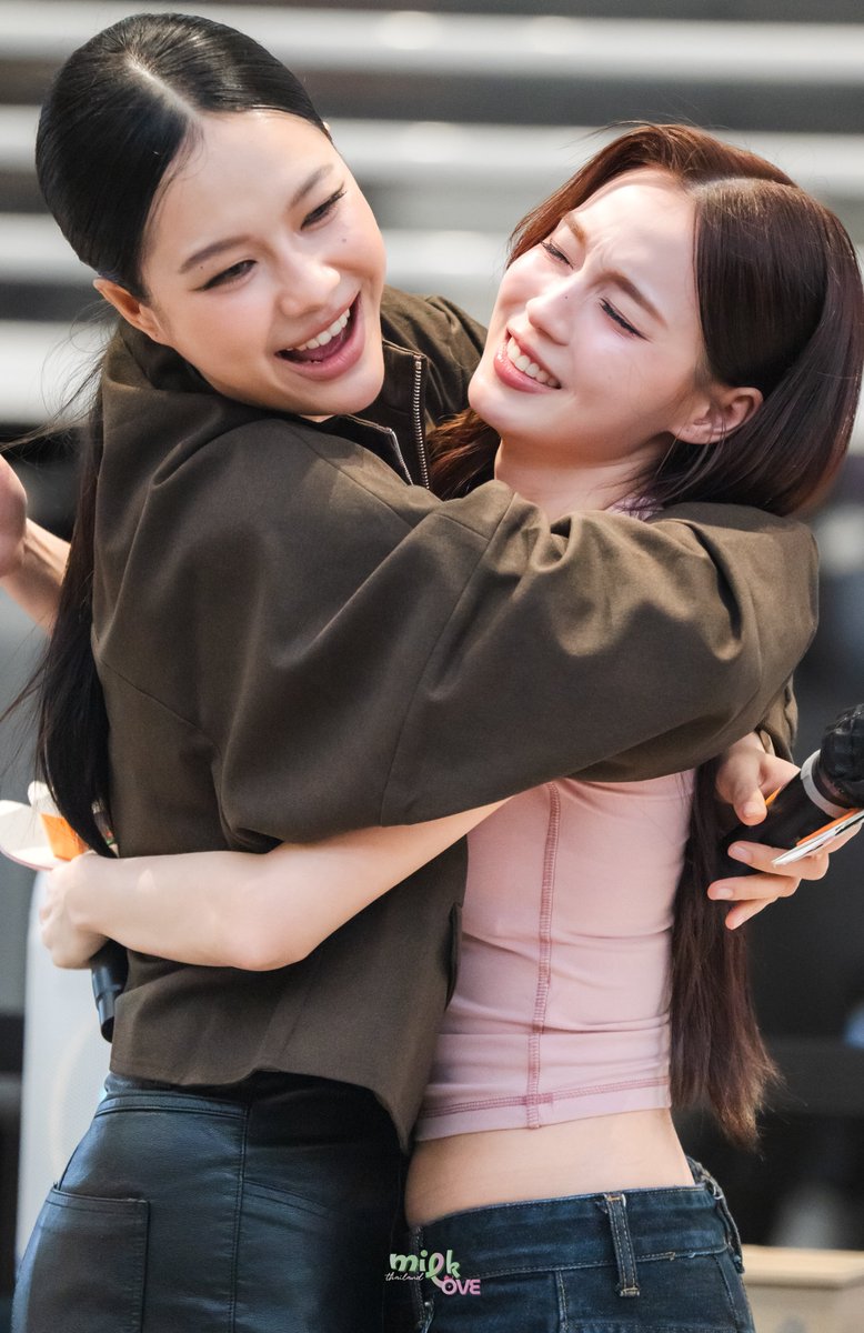 MilkLoveTH's tweet photo. เมื่อพี่มิ้ลค์ขอเติมแมวไม่หยุด
แมว said : วอดส์?! 🤷🏻‍♀️

😂

MILKLOVE AUTHENTICALLY ICONIC
#LSA50ICONS2026
#MilkLove #มิ้ลค์เลิฟ https://t.co/wvJYqyUvJG