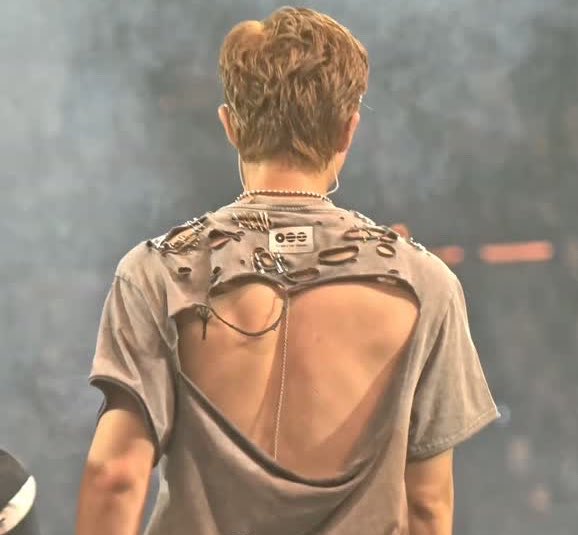 jooniefighting's tweet photo. Front🤓
                                                   Back🔥🔥 https://t.co/LPxMYLFkYy