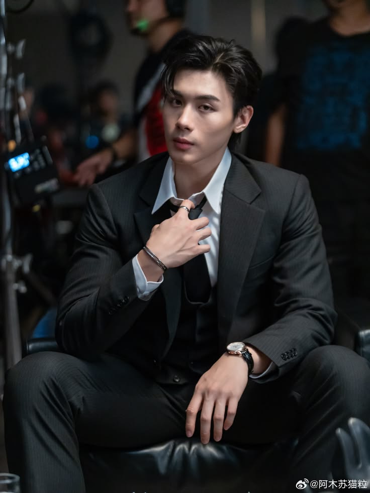 abeelasb's tweet photo. Toptap tau gak ya kalau kita bilang dia gede banget atau big guy itu sebenernya pujian. Fansmu ini pecinta cowok spek manhwa semuaaa. Sukanya sama yang gede-gede🫠

#TOPTAPJarukit https://t.co/SObKWWmN6C