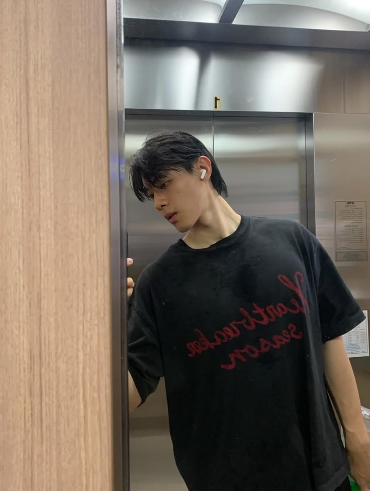 abeelasb's tweet photo. Toptap tau gak ya kalau kita bilang dia gede banget atau big guy itu sebenernya pujian. Fansmu ini pecinta cowok spek manhwa semuaaa. Sukanya sama yang gede-gede🫠

#TOPTAPJarukit https://t.co/SObKWWmN6C