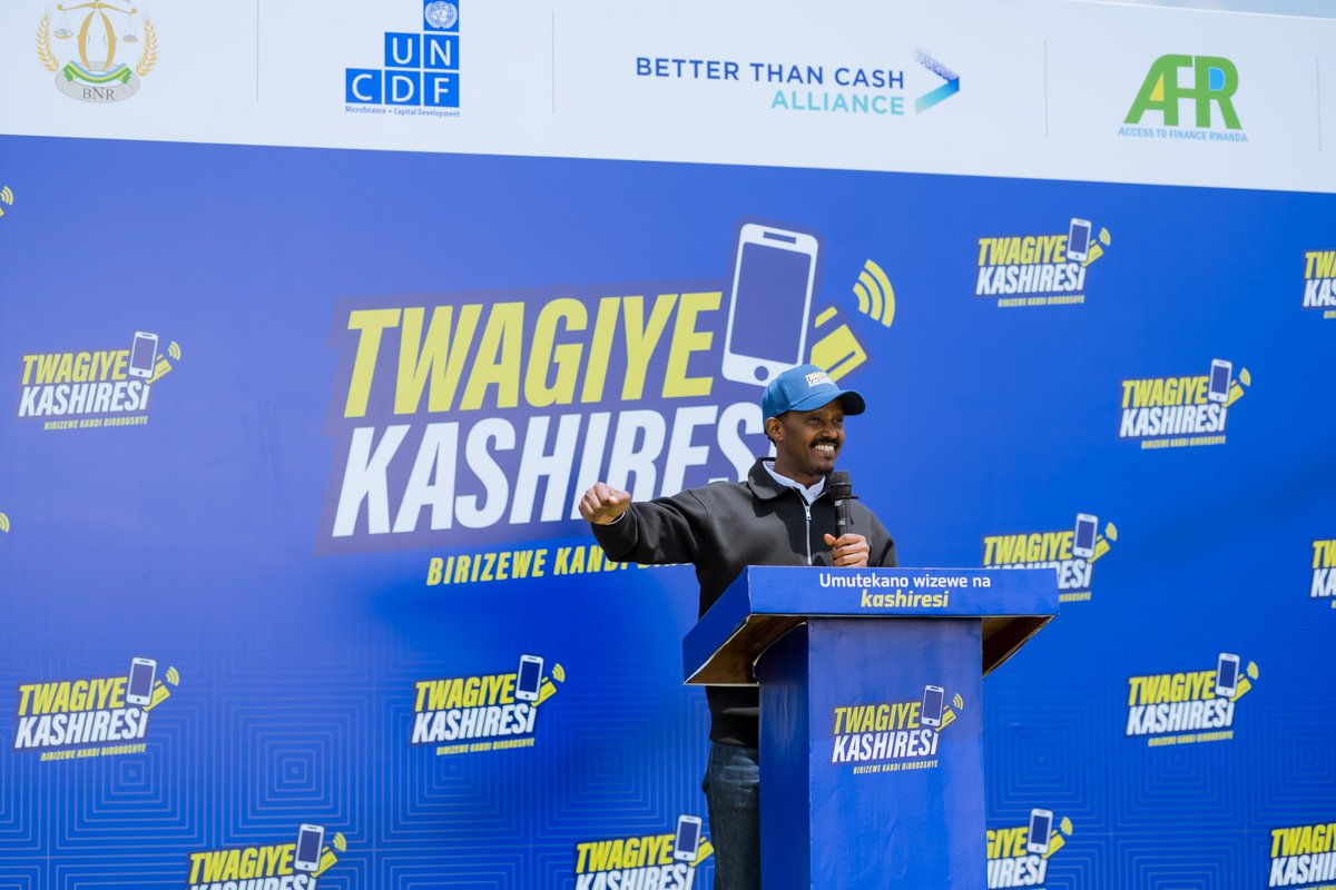 twagiyecashless's tweet photo. Intero mu Karere ka @gicumbidistrict ubu ni “Urugendo rwa #TwagiyeKashiresi #eKash si urw’umwe! Ni wowe nanjye.”

Uretse kwishyura no kwishyurwa hifashishijwe ikoranabuhanga, bimenye nawe ko ari n’uburyo bwiza bwo kwizigama ndetse no kubona inguzanyo yihuse.
@rwictchamber @UNCDF https://t.co/ooM4jmizZK