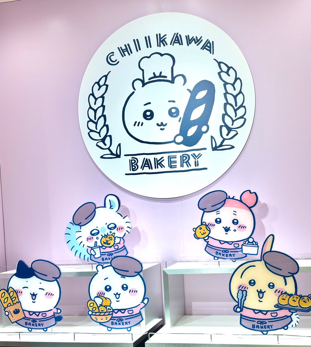 krt_tgk's tweet photo. 京都駅のちいかわベーカリーポップアップ行ってきたー☺️
昼過ぎの回だったのでもちろん食パンなどなかった。
ラスクもあれよあれよという間になくなっていってた。すごいね。 https://t.co/sWCXHTDZ6r