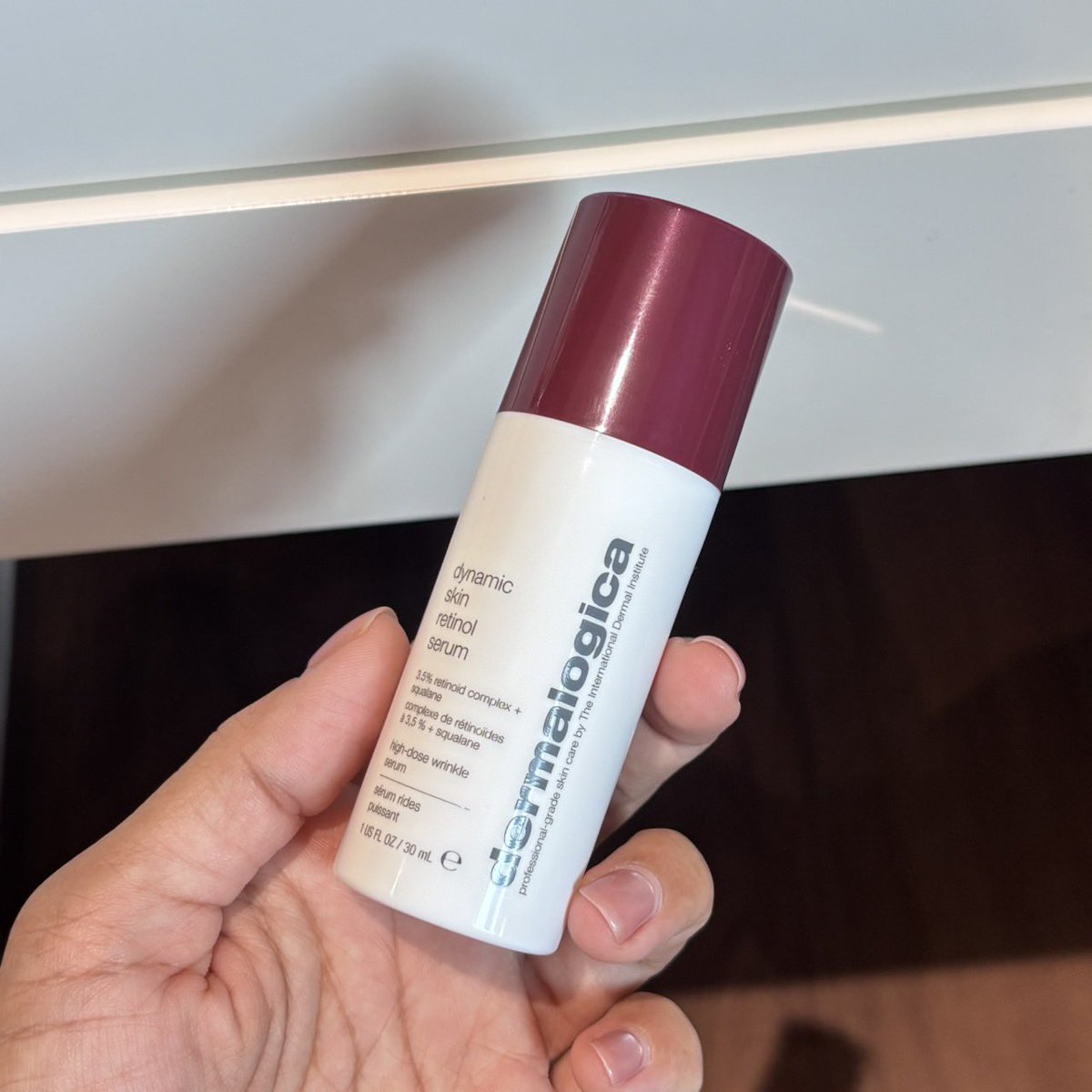 Sawarinni's tweet photo. เสิร์จหาเรตินอล เจอหมออ้นแนะนำของ dermalogica ขวดนี้ % ต่ำเหมาะกับคนเริ่มใช้ ลองใช้เองมาสักพักรู้สึกเลยว่าผิวเนียนขึ้น ราคาสูงหน่อยแต่ผลลัพธ์คือเห็นผลเลย ชอบเนื้อที่เป็นเนื้อครีมเจล ใช้แค่เม็ดถั่วเขียว เราใช้ 1-2 ครั้ง/วีค เป็นสกินแคร์ที่ชาววัย 30+ ไม่ควรมองข้าม ผิวเนียนขึ้นจริงง https://t.co/XyVfNgymsv