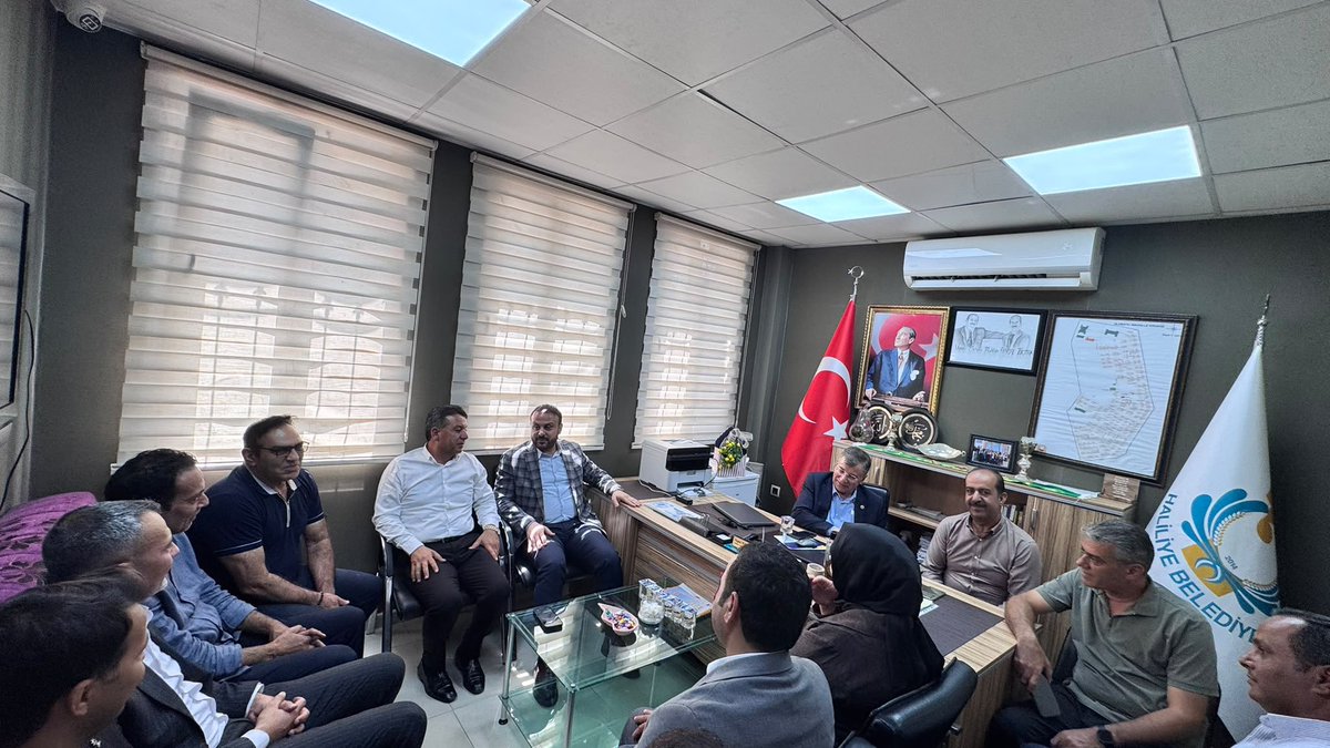 mbagmanci63's tweet photo. Şanlıurfa Milletvekilimiz Sn. Mehmet Ali Cevheri, Kadın Kolları Başkanımız Fatma Ocak ve Gençlik Kolları Başkanımız Mehmet Doğan Salar ile birlikte; Ulubatlı Mahalle Muhtarımız Faysal Tokmak’ın ev sahipliğinde kıymetli muhtarlarımızla bir araya geldik.

Mahallelerimizin talep ve ihtiyaçları üzerine kapsamlı ve verimli bir istişare gerçekleştirdik.

Nazik ev sahipliği için Muhtarımız Faysal Tokmak’a ve katılım sağlayan tüm muhtarlarımıza teşekkür ediyor, çalışmalarında kolaylıklar diliyorum.

#AKHaliliye #AKParti #MustafaBağmancı #Şanlıurfa #Ankara #Göbeklitepe #Haliliye #Karaköprü #Eyyübiye #Harran #Akçakale

@RTErdogan @abuyukgumus @bybekirbozdag @acarfaruka @AKGMTeskilat @hakanaksu058 @farukaytek @ensartopcu @milhamigunbegi @malicevheri @fatmaocak0663 @MDOGANSALAR_TR @AkHaliliiye @AkHaliliyeKadin @akgenchaliliyee
