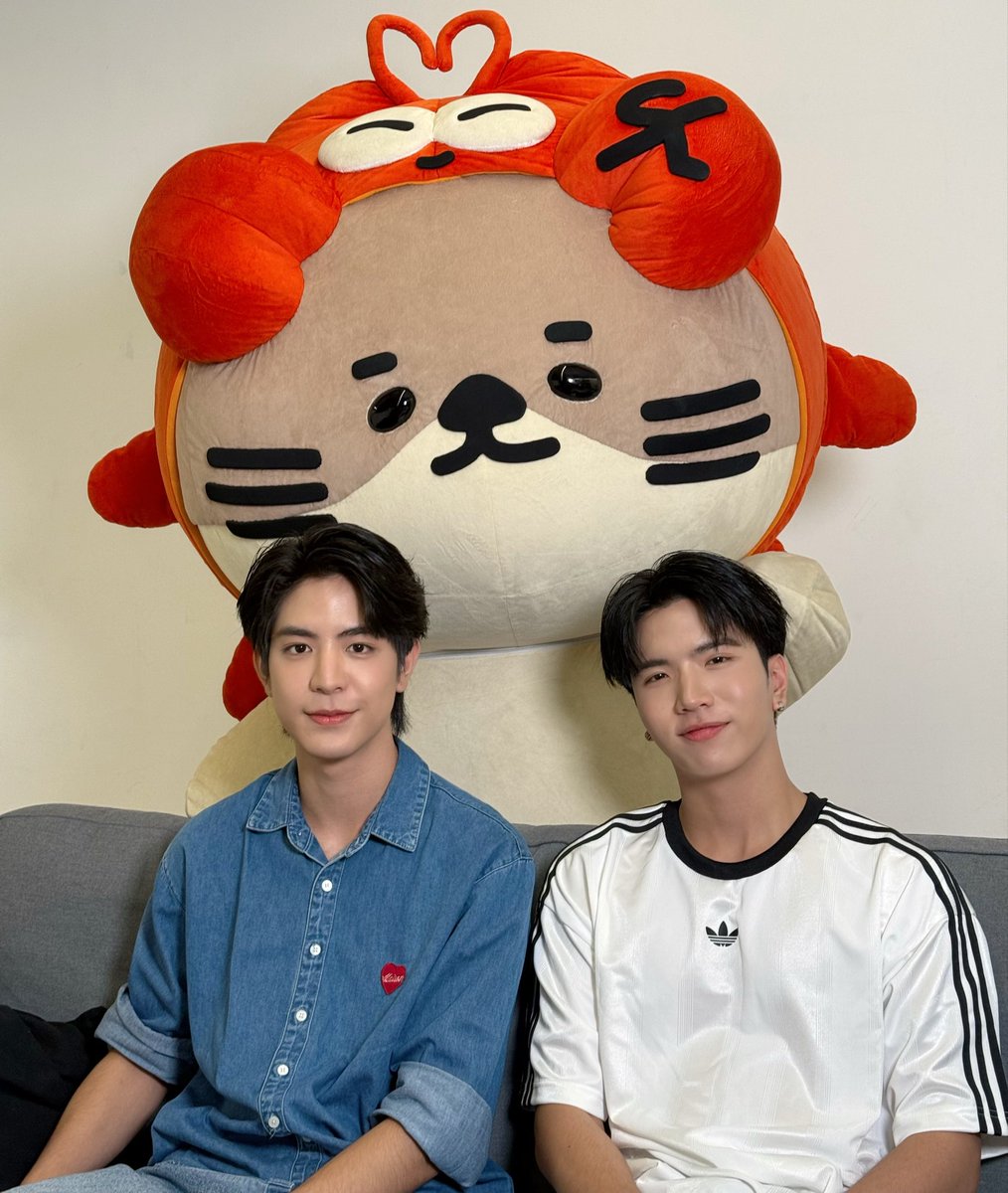 GMMTV's tweet photo. [Live] พูดคุย Recap ก่อนดูซีรีส์ #WEIRDO101SeriesEP2 กัน~

📍 INSTAGRAM : GMMTV
🔗 https://t.co/LaPYqAH7yH

“WEIRDO-101 แรงโน้มถ่วงระหว่างเรา” 💫
ทุกวันศุกร์ เวลา 20:30 น. ทางช่อง one31
และทางแอปพลิเคชั่น TrueVisions NOW เท่านั้น
เริ่ม 14 สิงหาคมนี้
#GMMTV 
@sea_ta_lay @keenkeno_sp @NONG_NOOONG