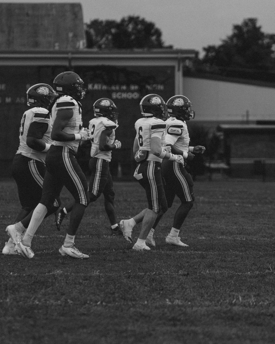 Tracej33's tweet photo. “It’s like an animal in a cage… on Sunday {FRIDAY} they’re finally going to open up the cage for me and I can’t wait. I’m pretty hungry.” — @JJWatt 

#tracejohnson #defensiveend #fhsfb #co2027 #fridaynightlights #studentathlete #dend  #tfa #royals https://t.co/sGS0CumMsH