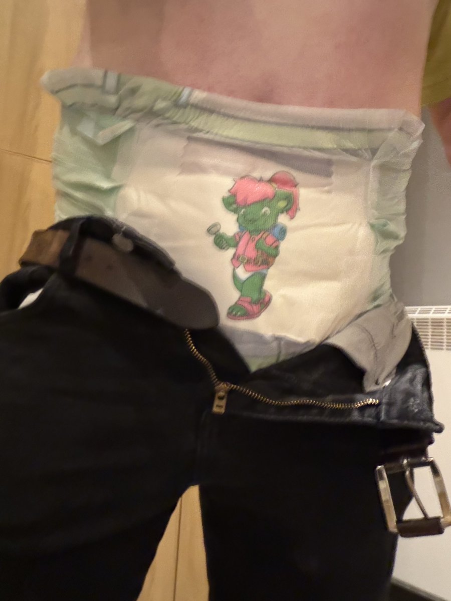 DiaperGayWales's tweet photo. Perfectly normal gym attire to go from Jock to pamp https://t.co/KOyiMGFWrH