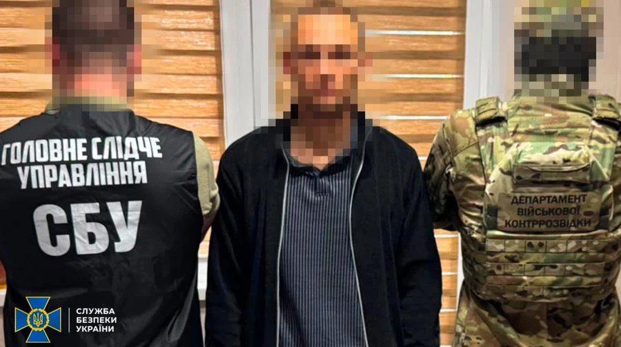 RALee85's tweet photo. The SBU arrested an officer who was serving as a commander of a special purpose group in Ukraine's National Guard for serving as an agent of Russia's GRU since July. According to law enforcement, for $1,000 in cryptocurrency, he gave the GRU access to his personal account on Delta by connecting through a third-party device. He was also given instructions to sabotage military vehicles for money and record the results on video. 
https://t.co/KgPOyWdRUF