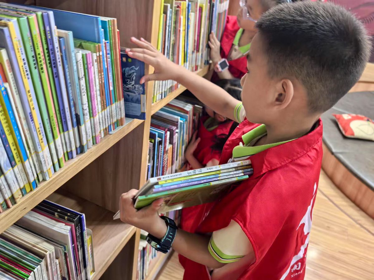 ClemenJov's tweet photo. Just spent a beautiful morning helping sort donated books for the community library—there’s nothing like the warmth of giving back to people around you! Small steps, big smiles. https://t.co/XEcBWvr8TX