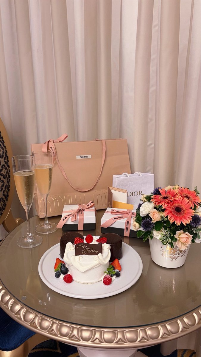 fromnnno's tweet photo. 2026.07.29 20th Birthday♡ https://t.co/HOVUwQUnl6