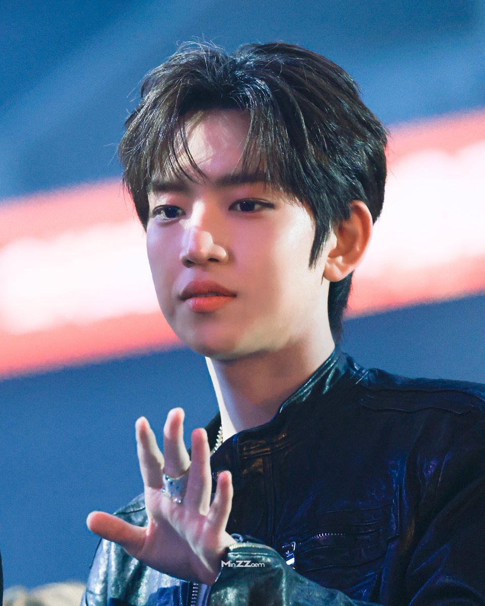 minZZaem's tweet photo. 251225 SBS 가요대전 민재
#김민재 #KIMMINJAE
#IDID #아이딧 https://t.co/6gErfbUynd