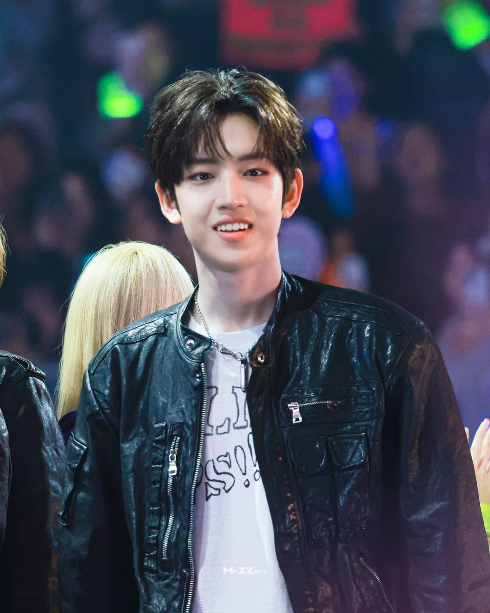 minZZaem's tweet photo. 251225 SBS 가요대전 민재
#김민재 #KIMMINJAE
#IDID #아이딧 https://t.co/6gErfbUynd