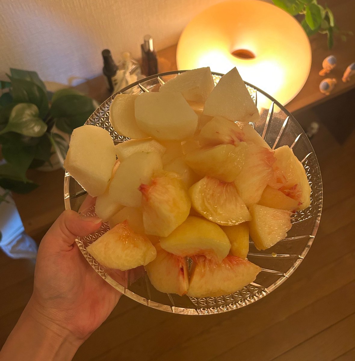 kurapikapika03's tweet photo. 一人暮らしで果物を食べるのってなんか贅沢してる気持ちになる https://t.co/IjYwr5ruGd