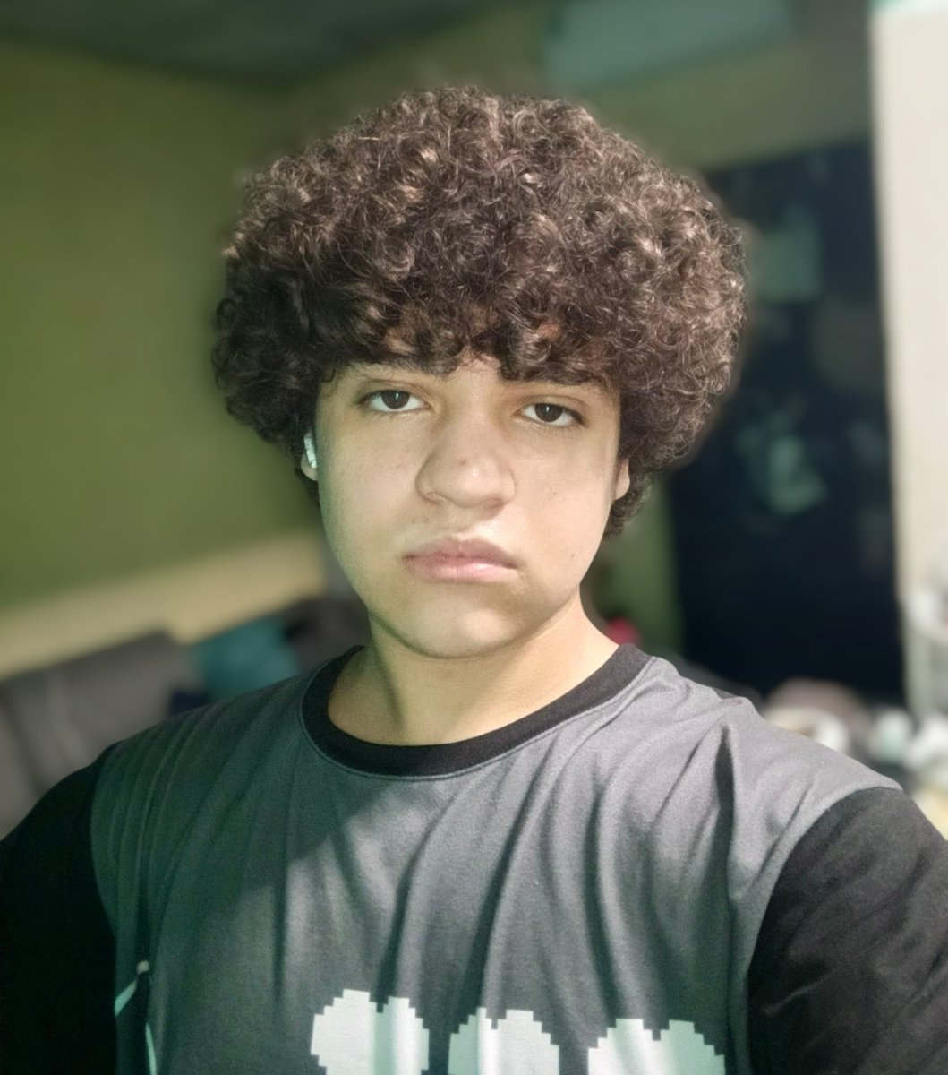 iryuthink's tweet photo. i guess i look like noah centineo and Rosalia https://t.co/7ZIp5tdGKi