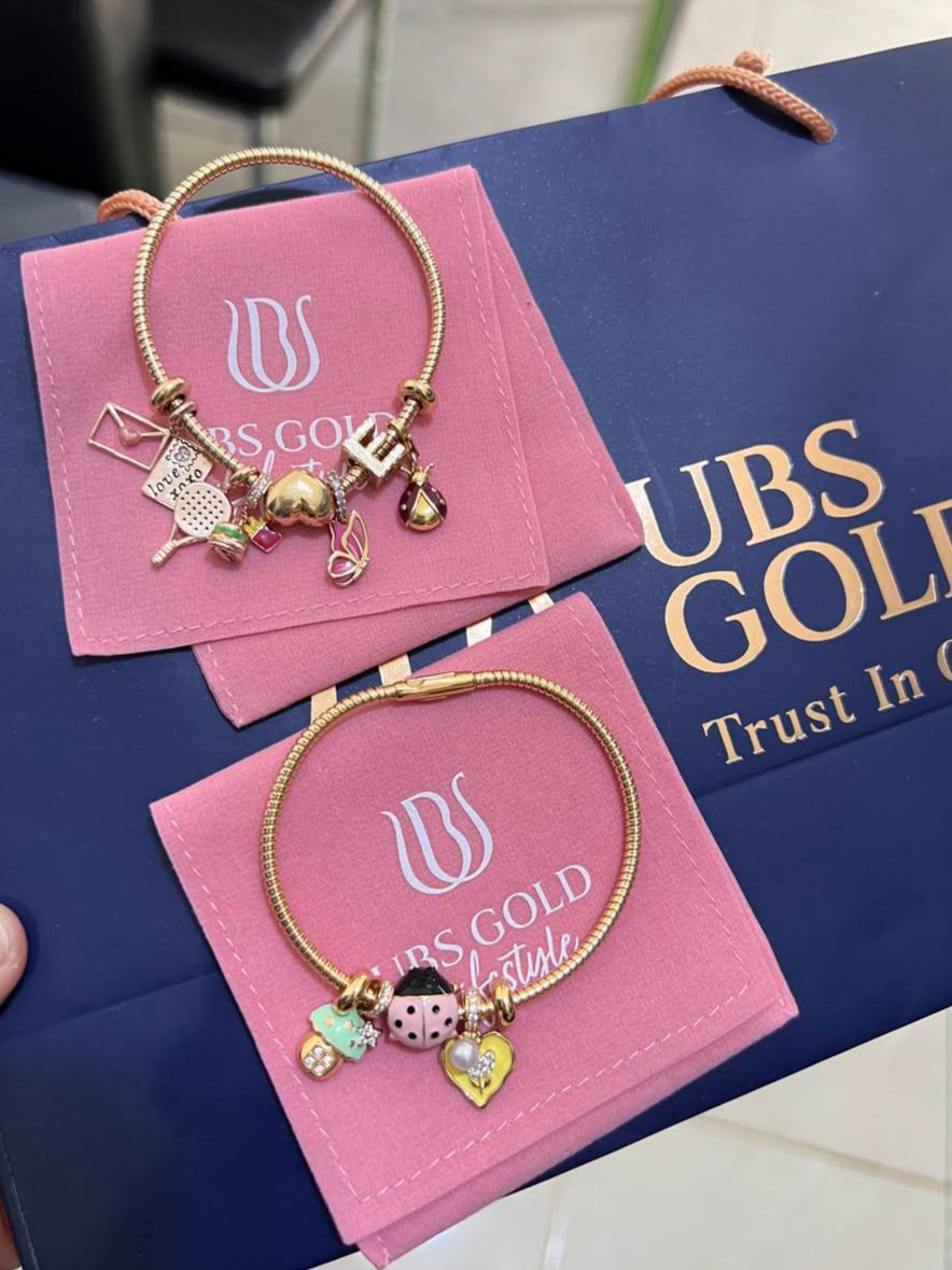 cafemalte's tweet photo. OMG NAKSIR BANGET😭☝🏻baru tau kalau ubs gold ngeluarin EMAS ala ala pandora, mana charmnya lucu lucu bangettt pls harus punyaaa💗💗 https://t.co/pLj3VN0Q0Q