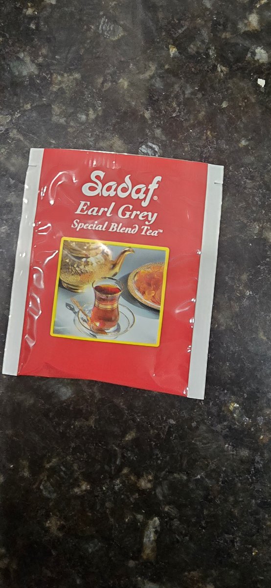 Evansayalon's tweet photo. I really dont like any other type of tea except for this tea, its an iraqi tea blend so I dont get it alot and its expensive so it sucks </3 https://t.co/5H0U9pCynt