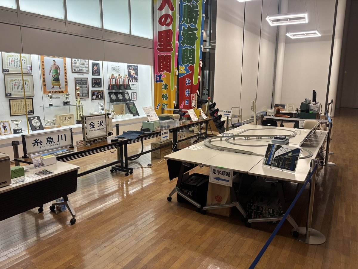 hokukyu_info's tweet photo. 📢お知らせ📢
明日はイベント「夏休み　鉄道ひろばinつばた」開催です！
お昼過ぎから、会場設営作業が始まり準備が全て終わりました☺️
夏休みも、残りあとわずか！！最後の思い出づくりに、ぜひご来場ください🌻
詳しくは、当会公式HPをチェック😆
#イベント #鉄道 #夏休み https://t.co/m6wsd3bFqX