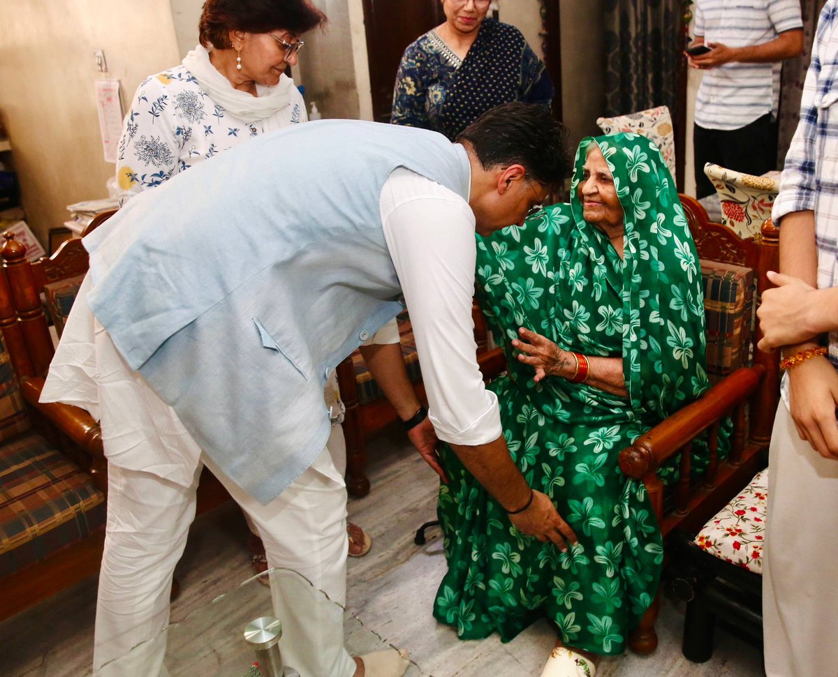 SachinPilot's tweet photo. कुछ दिनों पूर्व राज्यसभा में पार्टी के सचेतक श्री नीरज डांगी जी की बहन का निधन हो गया था। आज उनसे मुलाकात कर संवेदनाएं व्यक्त की।

ईश्वर से प्रार्थना है कि दिवंगत आत्मा को शांति प्रदान करें।
@NeerajDangiINC https://t.co/PYSjS3mbc3