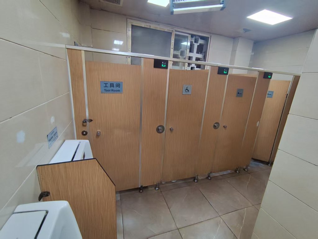 krdUNIBaNCTmve2's tweet photo. #成都鸟洞
市二医院—— 福兴街60号 https://t.co/kzwI7EnhRC
