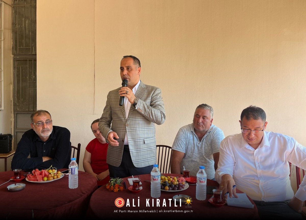 ALKIRATLI's tweet photo. 📍 Kocaoluk Mahallesi | Silifke

İlçe Başkanımız Sayın Mehmet Emin Kurt, Kadın Kolları Başkanımız Sayın Emine Can, ilçe yöneticilerimiz ve belediye meclis üyelerimizle birlikte Kocaoluk Mahallemizi ziyaret ettik.

Mahalle Muhtarımız Sayın Fetih Yüksel ve kıymetli hemşehrilerimizle bir araya gelerek talep ve ihtiyaçlarını dinledik; Cumhurbaşkanımız Sayın Recep Tayyip Erdoğan’ın liderliğinde Silifke’mize ve Mersin’imize kazandırdığımız hizmetleri, önümüzdeki dönemde hayata geçirmeyi planladığımız projeleri konuştuk.

Hemşehrilerimizin görüş ve önerileri, hizmet yolculuğumuzda her zaman yol göstericidir. Misafirperverlikleri ve samimi sohbetleri için Muhtarımız Sayın Fetih Yüksel’e ve tüm Kocaoluklu hemşehrilerimize teşekkür ediyorum.

@abuyukgumus 
@yahyacelik_ 
@Ruken_Kilerci 
#AKParti #Mersin #Silifke
