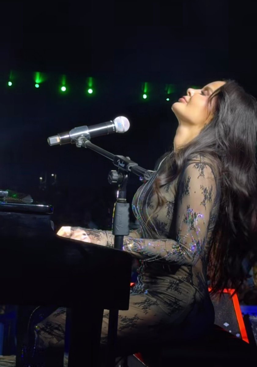 bebiiliguei's tweet photo. que mulher meu deus!!!! https://t.co/ya8mtQtz2h