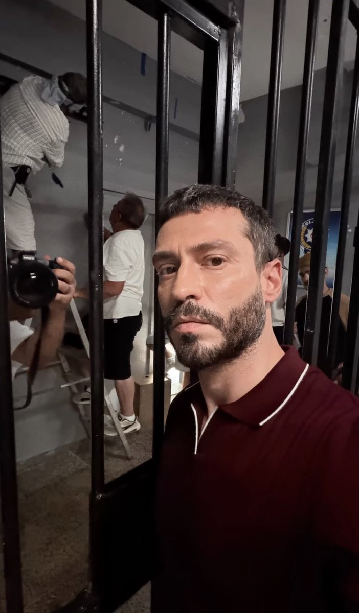 Maria_21_01's tweet photo. Kadir hapiste mi? 😳 Ne oluyor? #KadirEmindağ #MuhtemelAşk #defkad https://t.co/pW0ar6LQ3S