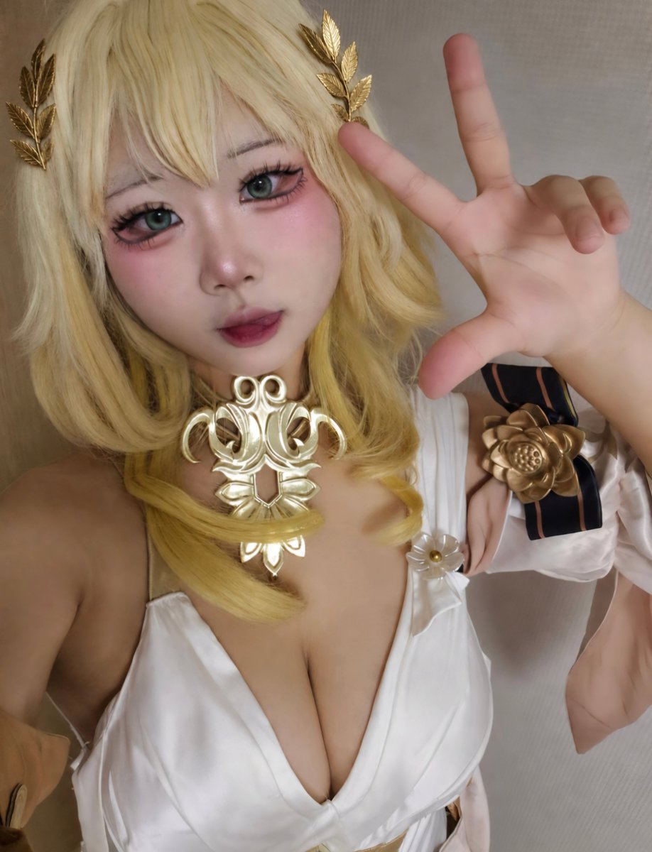 saenngg's tweet photo. #崩壊スターレイル #Aglaea #HonkaiStarRail #cosplay https://t.co/1eyYlTDPKL