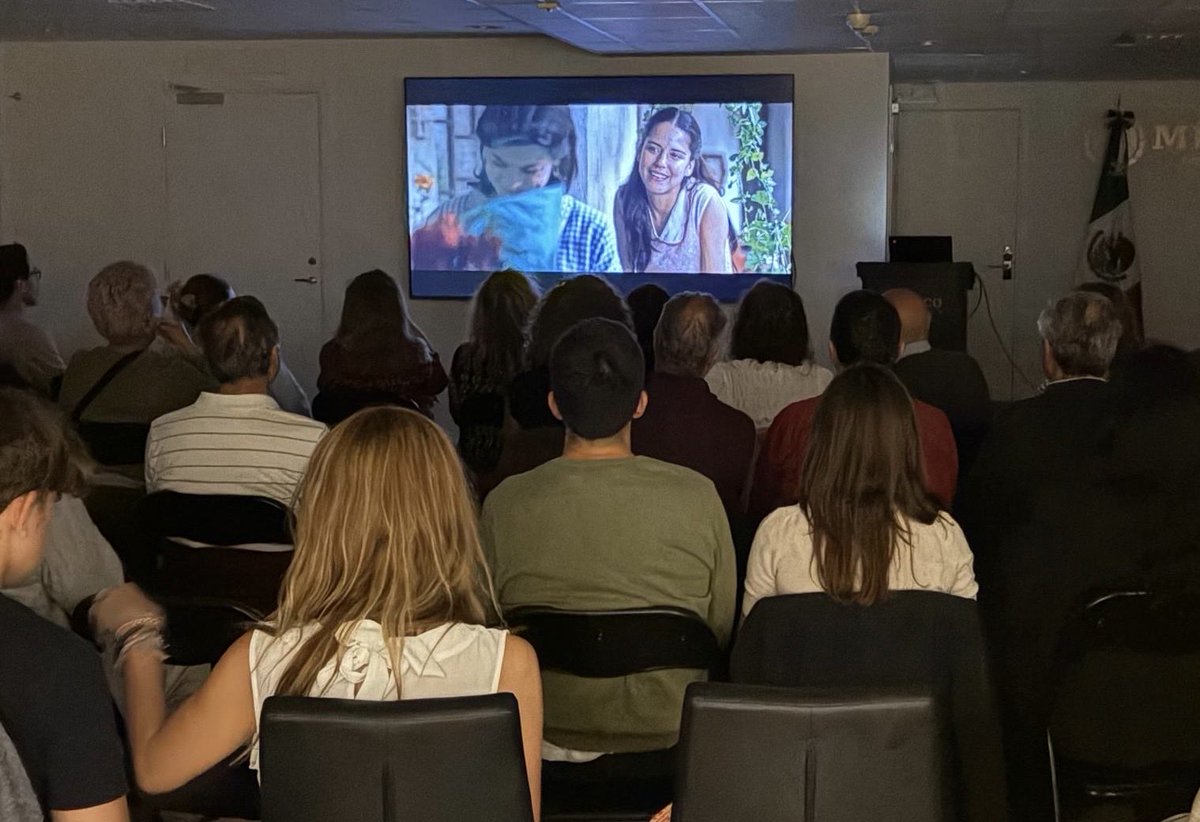 alalday's tweet photo. Muchas gracias a quienes vinieron a celebrar con nosotros el Día del Cine Mexicano en @EmbaMexSue 
Estupenda película para un público muy experimentado en cine en Estocolmo. 
#DiadelCineMexixano 
#ArráncameLaVida
(Gracias patrocinadores) https://t.co/kF0RUZwhcZ