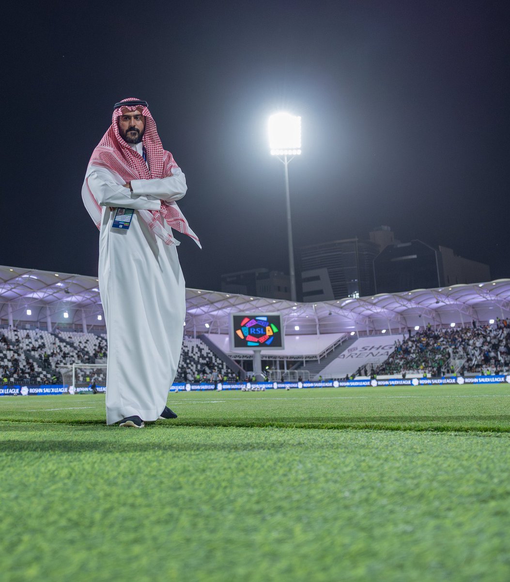 A_al3mer's tweet photo. «عملك يتحدث عنك»..

عبدالعزيز المالك، وهو في مهام التكليف، كان بإمكانه تسيير الأمور حتى قدوم الرئيس المنتخب، لكنه لم يتعامل مع المهمة كمرحلة مؤقتة؛ محبته وعشقه لشيخ الأندية دفعاه للعمل وصناعة صيفية محلية وأجنبية تعكس حجم الجهد المبذول.

ميزانية محدودة جدًا، لكن بفكر إداري مختلف لم يتوقف عند التعاقدات، بل ذهب إلى ما هو أبعد: كيف أتخلص من عقود أصبحت عبئًا على النادي؟ وكيف أعيد بناء الفريق بأقل تكلفة وأفضل خيارات؟

مخالصة كارلوس جونيور وسييرو ، وأكثر من 10 تعاقدات في صيفية واحدة، مع الحفاظ على عناصر مهمة بوجود كاراسكو .

كل ذلك في فترة تكليف قصيرة.

تبقى صفقة حارس المرمى.. وبعدها سيكون من حق الجماهير الشبابية أن تقول: هذا العمل يتحدث عن صاحبه.