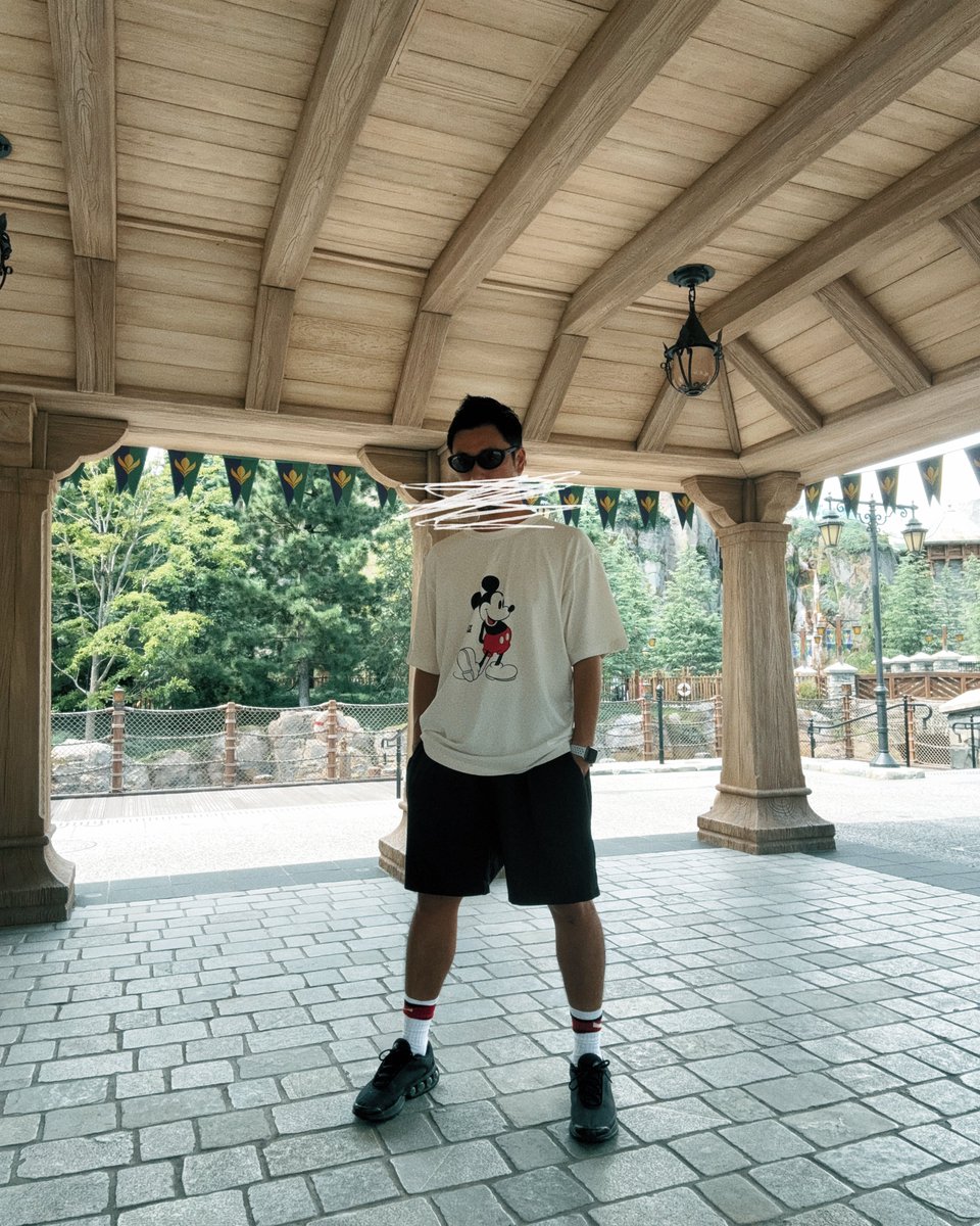 369_simba's tweet photo. 娘の誕生日で今日からお泊まりディズニー🎂

俺、こう見えてディズニー好きだし、ディズニー行ったら子供みたいにはしゃいじゃうタイプだし、恥ずかしげもなくミッキーTシャツとか着て楽しんじゃうタイプだし、和風だし、ほんだし、いりこだし🐭

#ハハッ https://t.co/kZOwdnT6rZ