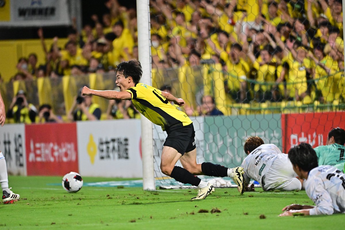 REYSOL_Official's tweet photo. #弓場堅真 選手が、体を投げ出しながらのレイソル加入後初ゴール🔥

ケンシン、ナイスゴール！！！！！

#AMBITIONtoBeTheBEST #NoREYSOLNoLIFE https://t.co/m2Eog4TJLs