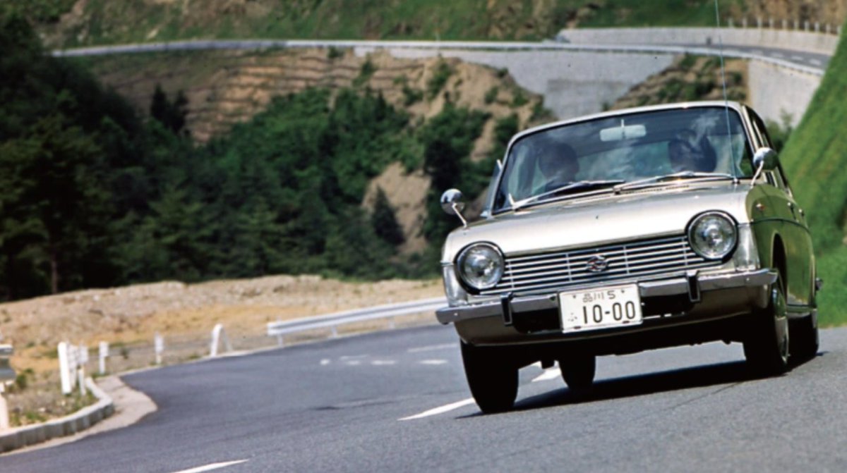 SUBARU_CORP's tweet photo. ＼ SUBARU豆知識 👓📘／

SUBARUの水平対向エンジン、実は今年でちょうど60周年。
1966年、スバル1000に初搭載されました。

以来、SUBARUのコア技術として、途切れず進化を続けています。

皆さんが知っている、 #SUBARU豆知識 はありますか？
コメント欄でお待ちしています✍️✨

#SUBARU #豆知識 https://t.co/BP2499Uwm4