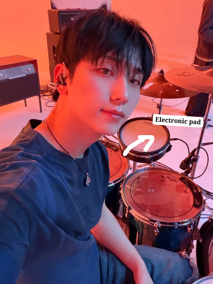 yuandini19's tweet photo. Rewatching drum cam from nth time just realise that Gunil drum set up is a bit unique. He does 1 tom only while classic set up usually does 2 toms (high and medium tom)
Gunil opted for e-pad for the tom (also unusual). Some drummer placed the e-pad left side of the snare -cont https://t.co/eR9WkdzGGQ