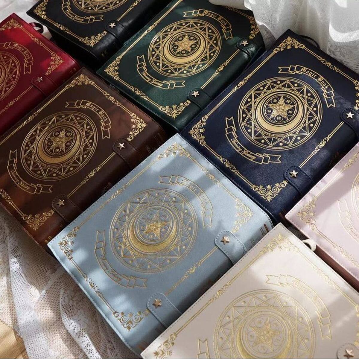 Maidens_Reve's tweet photo. 💕Maiden's Rêve プレゼントキャンペーン°˖✧
🎁星詠み魔法陣の魔導書痛バッグ🎁　💗アイテム詳細はリプ欄へ💗

🎀参加条件🎀
@Maidens_Reveをフォロー＆リポスト
締切：9/21
❣希望カラーをコメント／
引用リポストで当選率UP❣ https://t.co/DXCxV00aJa