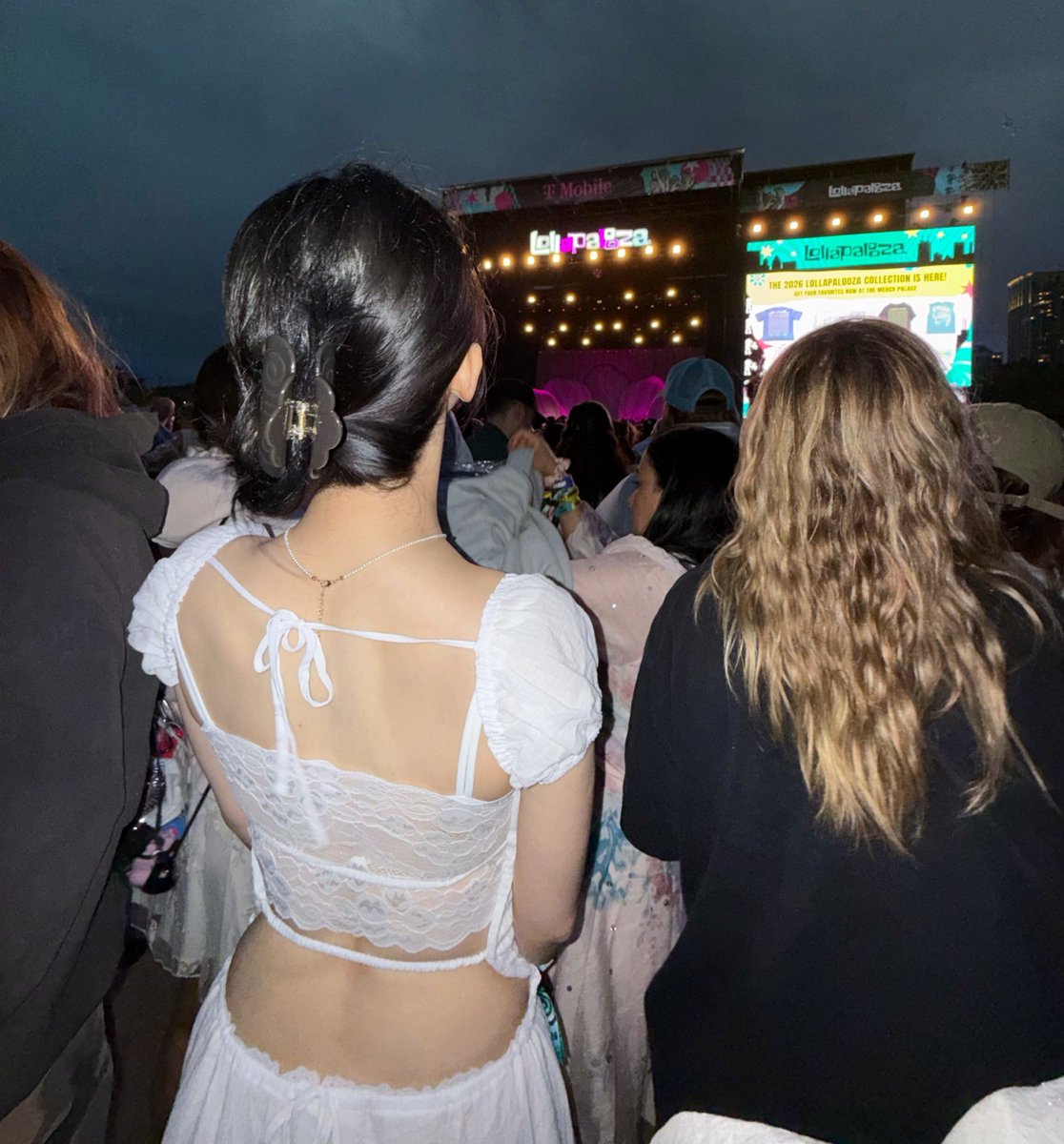 karloops's tweet photo. DAMN KARINA??!? SHE’S SO FINE https://t.co/26iEafUppj