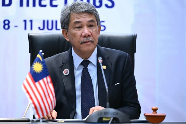 LambeSahamjja's tweet photo. malaysia kirim surat keluhan ke indonesia: 
- kabut asap karhutla kalbar makin parah dan nyampe ke sarawak malaysia
- malaysia bakal pake jalur diplomatik buat sampein keluhan ke indonesia
- menlu malaysia bilang pemerintah anggap serius masalah asap ini
- malaysia juga bakal angkat isu ini langsung ke sekretariat asean
- surat bakal dikirim ke sekjen asean dalam satu dua hari ke depan
- di serian sarawak angka indeks pencemar udara sampe 242 pagi ini kategori sangat tidak sehat
- warga deket perbatasan malaysia indonesia jadi khawatir
