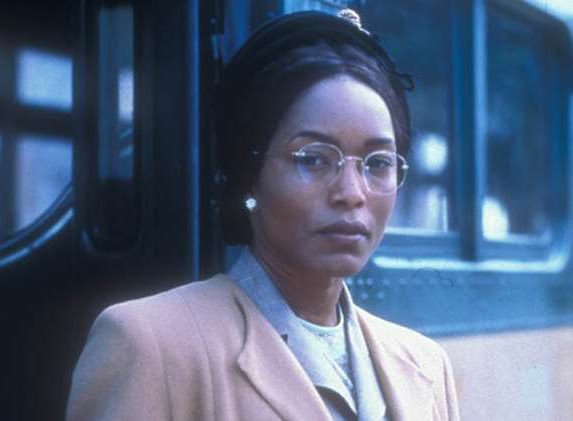 rirokpik's tweet photo. So y’all are telling me Angela Bassett played Rosa Parks, Coretta Scott King, Tina Turner, Betty Shabazz, Stella got her groove back, burned her cheating husband’s clothes, became the mother of Wakanda’s king… and Hollywood STILL gave her no Oscar? 😭 https://t.co/91gF2PnFi0
