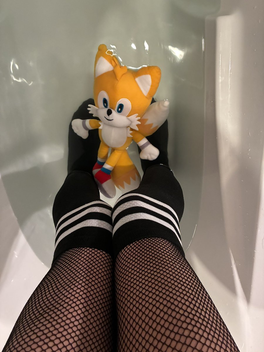 LysFemboy's tweet photo. Who wants to get squished by some cute little femboy feet ? UwU

#femboy #femboyfriday #uwu #cute #femboypic #summer #thighs #feet https://t.co/1RlJZNXKbg