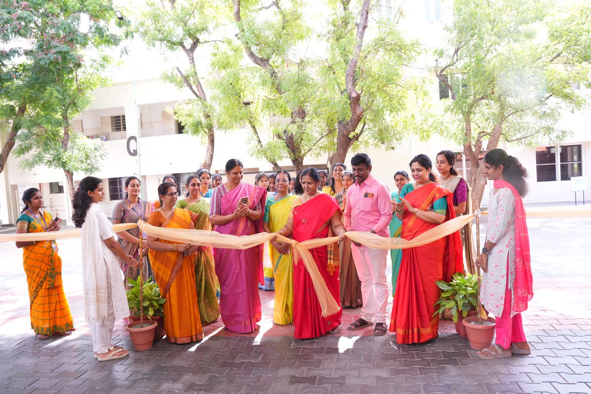 psgrkcw's tweet photo. 🧵Celebrating India’s handloom heritage!
#PSGRKCW’s Department of Costume & Apparel Design hosted #HandloomDay 2026 with a guest lecture and exhibition-cum-sales, inspiring students to appreciate traditional weaving, sustainable textiles & their relevance to contemporary fashion https://t.co/MzNERBI2sW