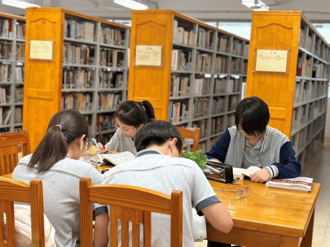 BAHHNK's tweet photo. Our campus book club’s autumn poetry reading u0026 coffee social is this Friday at 7PM in the Student Center Lounge! Grab a favorite verse, chat with fellow lit lovers, and sip free warm coffee—all are welcome! https://t.co/hTyG9R32JV