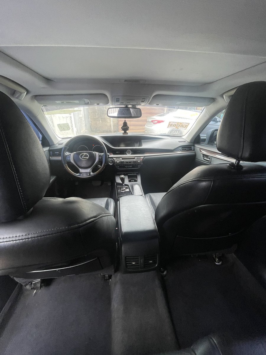 HoodPlugz_'s tweet photo. 🇺🇸 Lexus ES 350 2014 can drive you in style, the V6 engine has 304 horsepower

It comes equipped with a rearview camera, touchpad and controls on the steering wheel, also a dozen safety features.

Its interior is redesigned to make it sporty yet smart

Call 07010764332
₦18M https://t.co/OgzZgl6iXi