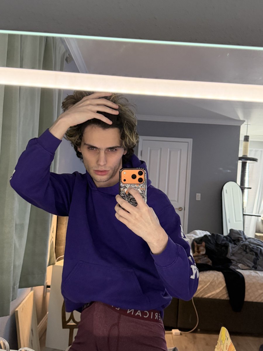 hasanorcann's tweet photo. msg me 'secret' for a little surprise waiting just for u 😈 https://t.co/ZGCjWrfQvb