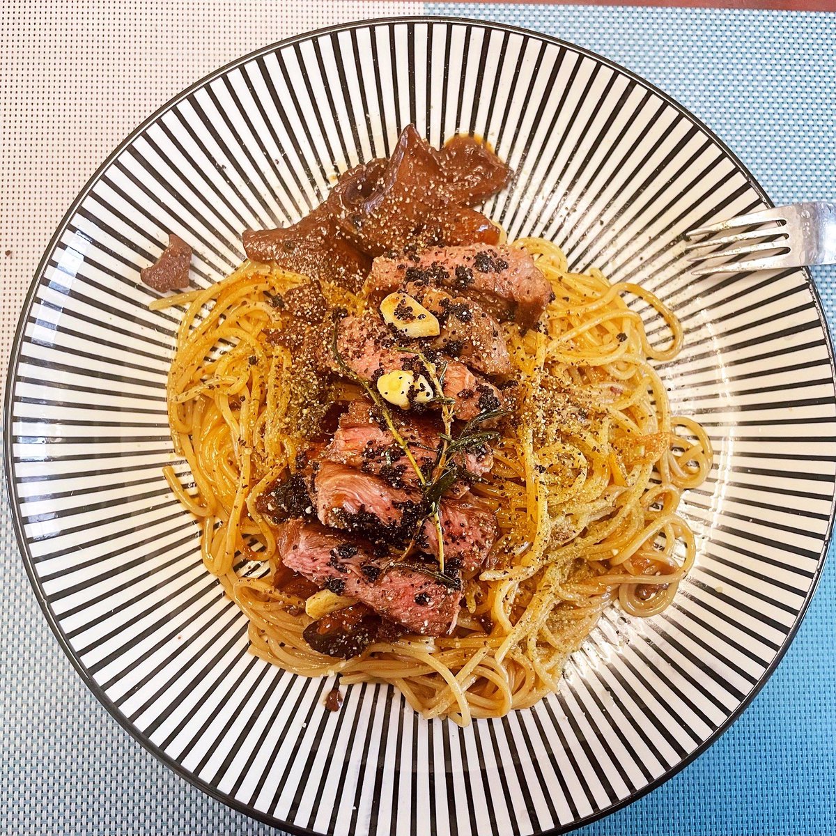 Calving67861350's tweet photo. Just had the buttery truffle pasta at this cozy neighborhood bistro—creamy, aromatic, and absolutely worth the wait. 10/10, will come back next week!， https://t.co/fWoDvzi0RQ