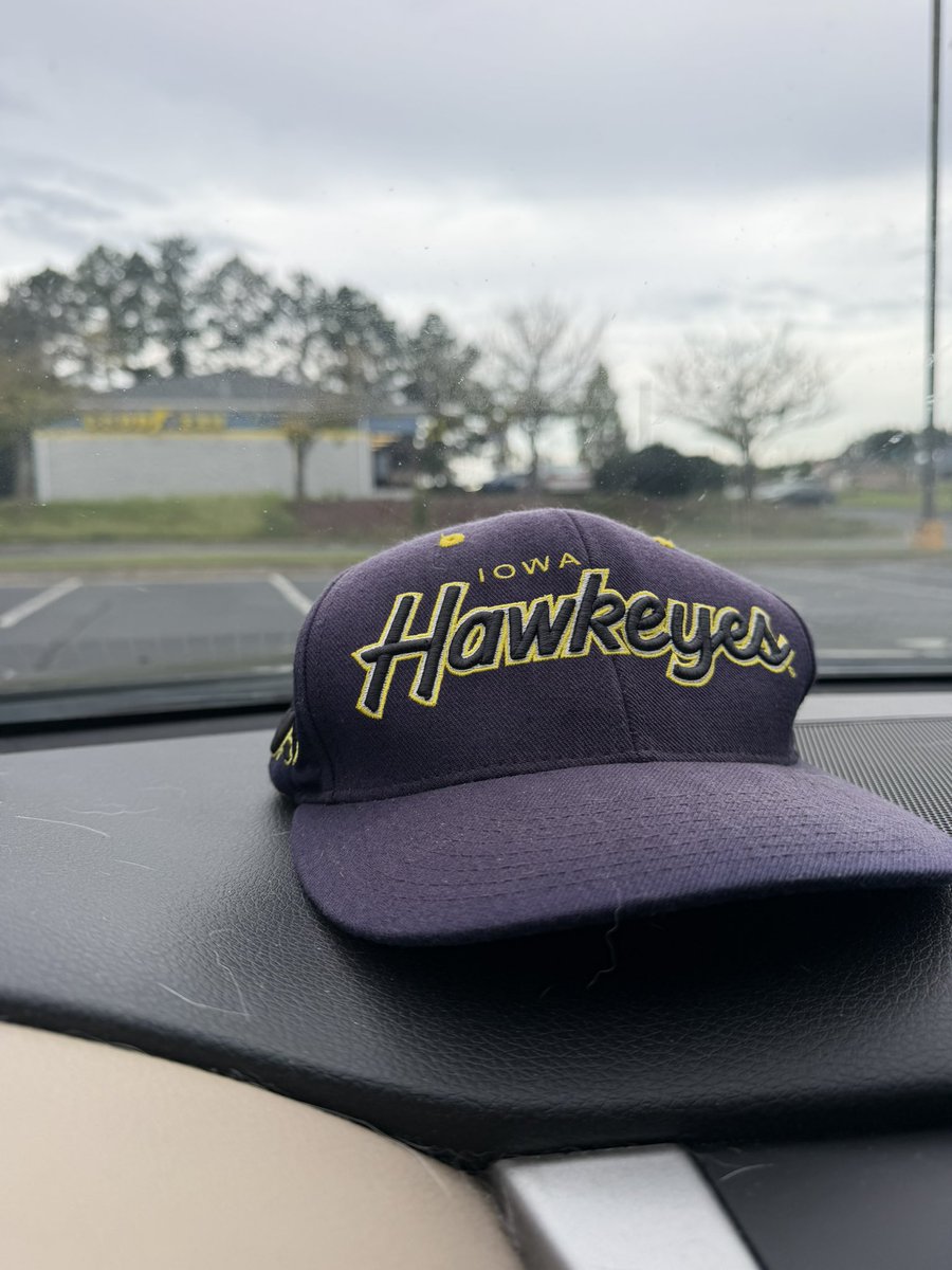 LDrewit's tweet photo. Day 9 of posting my work hat! #buffslife #letsdrewthis #cutelittlefamily #GoHawkeyes https://t.co/Db6m4gBhBD