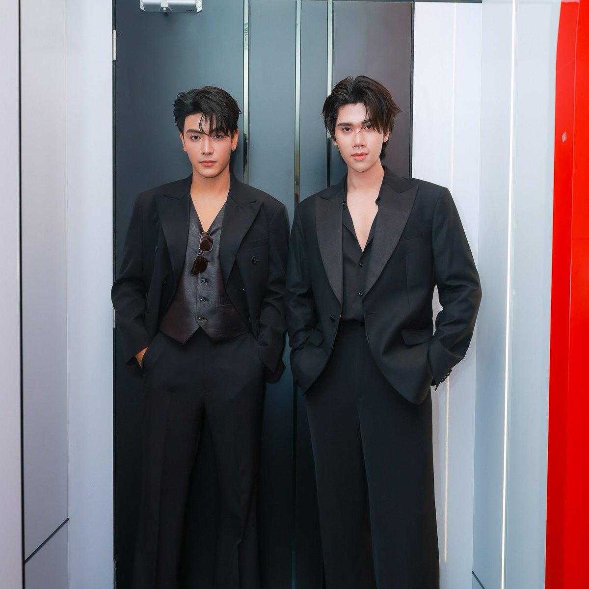 TrendsForDunk's tweet photo. ❘✦✦❘- 21.08.2026 Instagram Update -❘✦✦❘

🔖 JOONGDUNK URANUS IN KB

🖇️ https://t.co/7T7Hc8IeIO

💬 https://t.co/Ef33xdt0bv ( ig )

#UranusClinicxJoongDunk
#dunknatachai 
#JoongDunk #จุงดัง https://t.co/CN5HlA9hQj