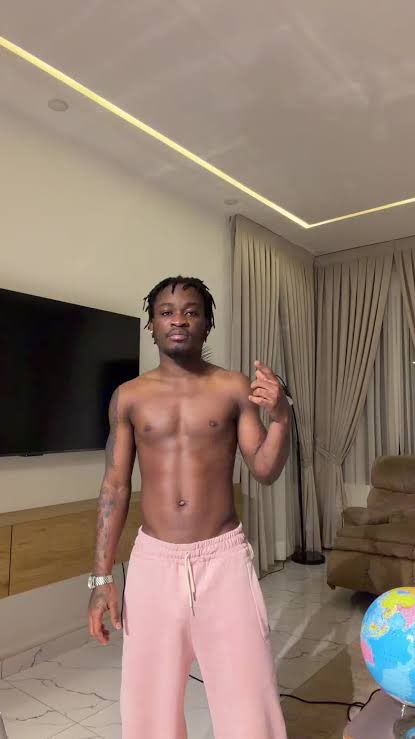 BonsamK61401's tweet photo. 🚨you can’t be an upcoming artiste and be doing drugs at the same time.

choose one career path and stick 
to it. lil bro https://t.co/hT0Me4BNaS