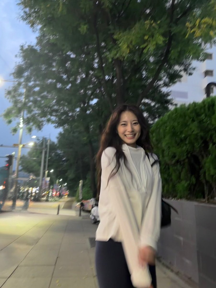 1stclassmisana's tweet photo. girlfriend vibes https://t.co/NOW9QXOYWc