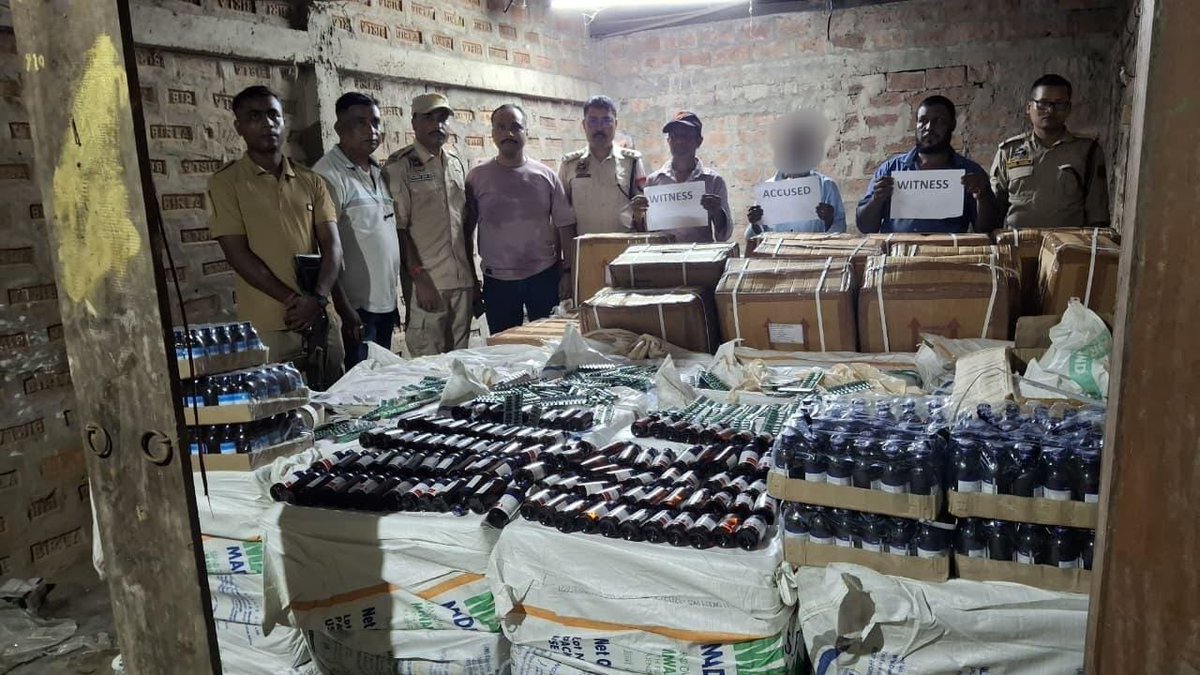 himantabiswa's tweet photo. Godown mein syrup tha, bahar police ka setup tha.

At Gosaipur, Udharbond, 15,900 bottles of codeine cough syrup and 2,600 Tramadol capsules worth ₹2 crore were seized. 

One accused held by @cacharpolice

Kudos @assampolice. 

#AssamAgainstDrugs https://t.co/ZhQA3u3yrL