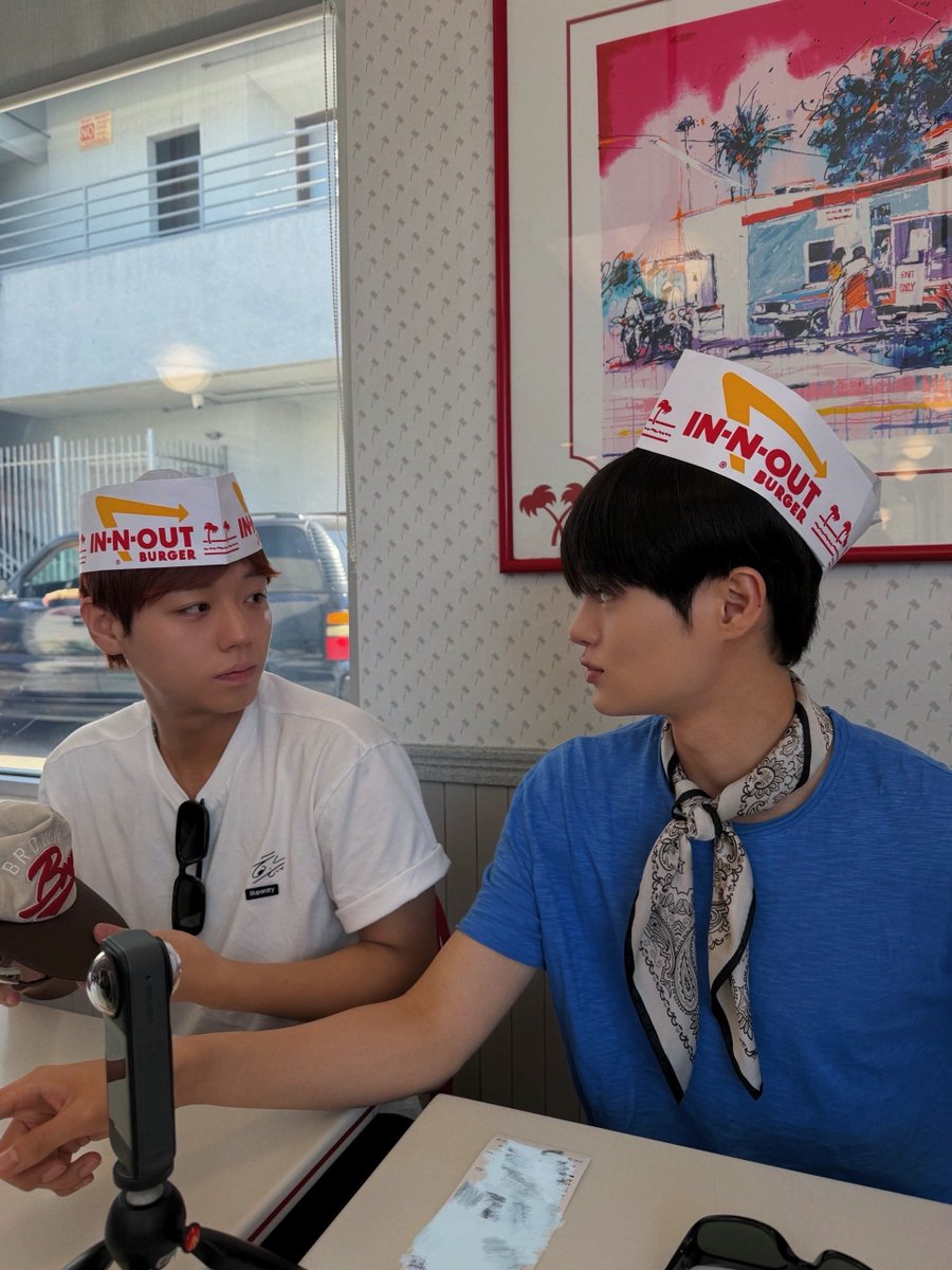 INTL_AB6IX's tweet photo. [📸/260821] hwisosik instagram ㅡ Daehwi

"🍔🇺🇸🦞🥩🚕📷" 

🔗 https://t.co/kaIq4M5DgM

#AB6IX #이대휘 @AB6IX @LEEDAEHWI_offcl https://t.co/7mnj1wWJ80